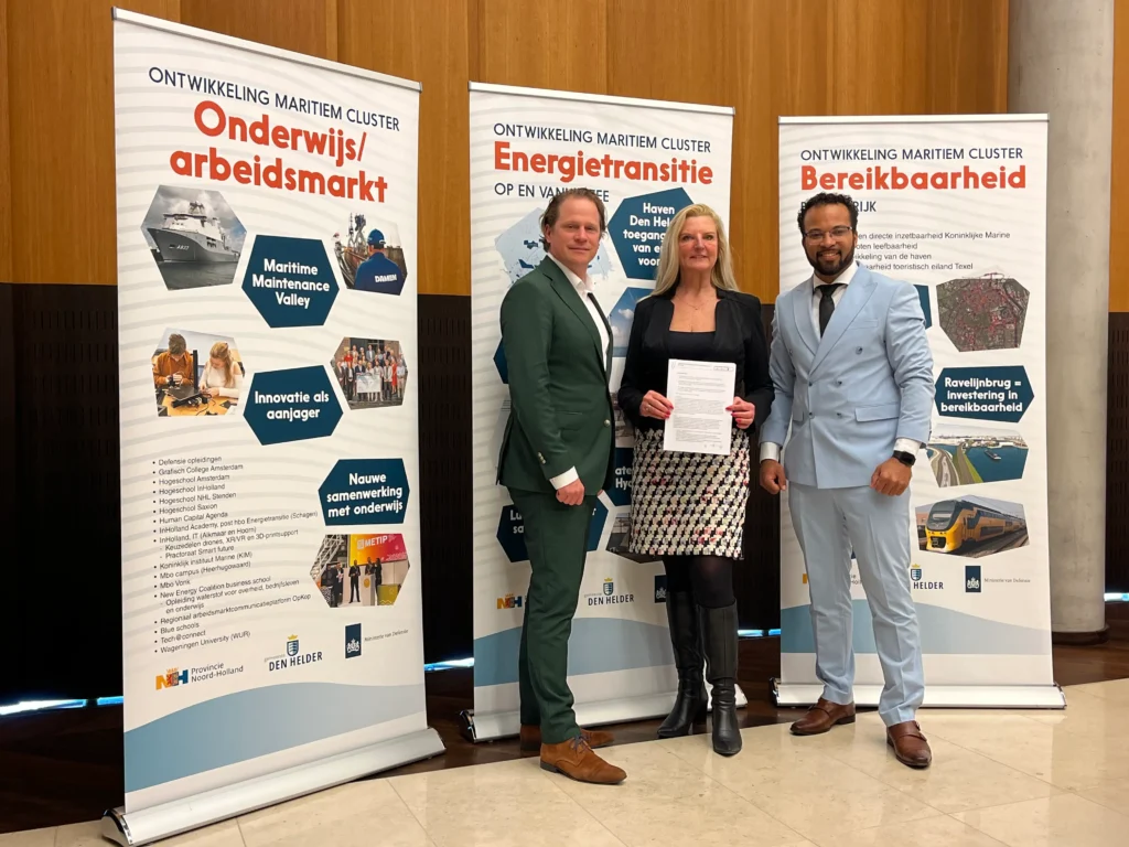 Gijs Tuinman, Esther Rommel and Fotigui Camara with banners